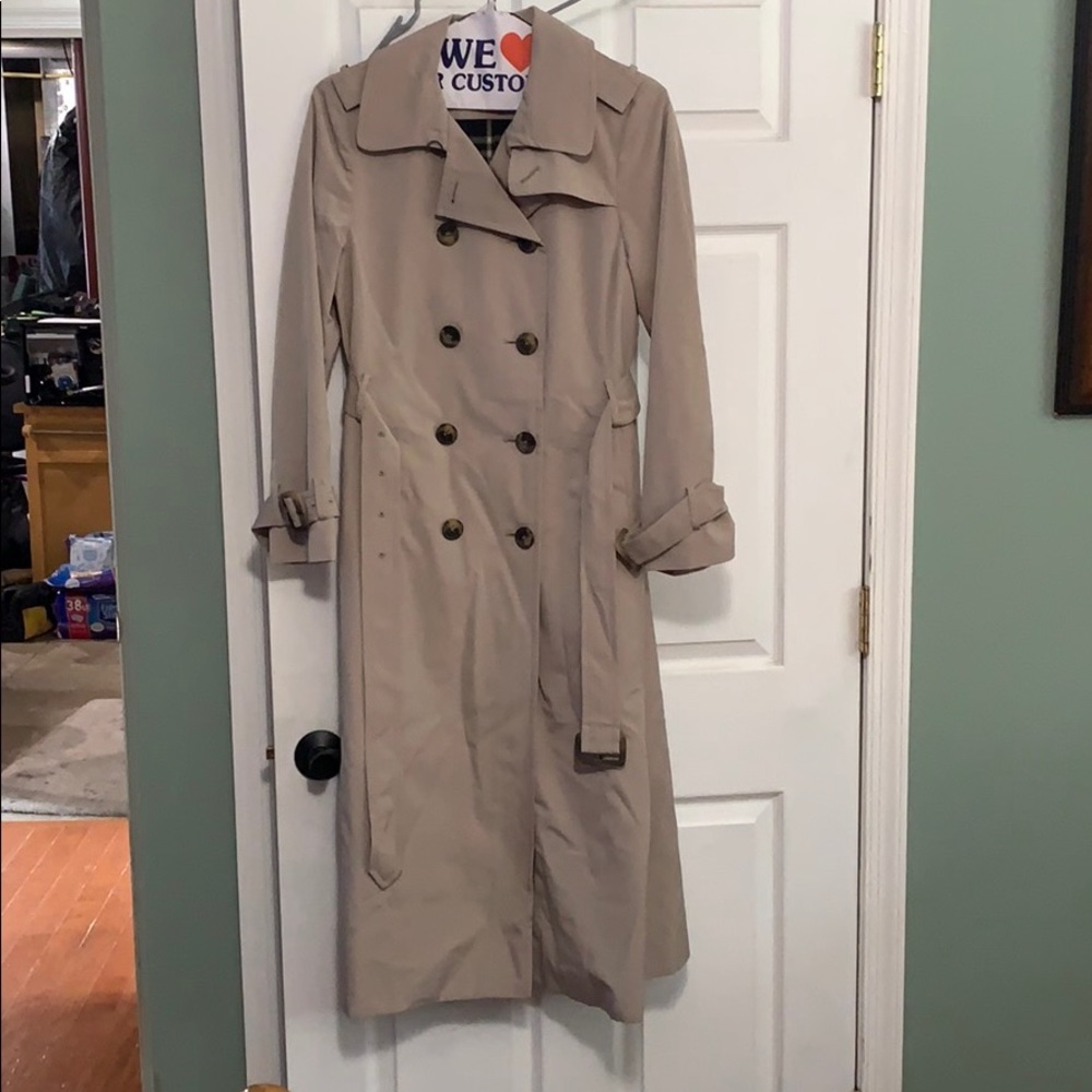 Trench coat with removable liner